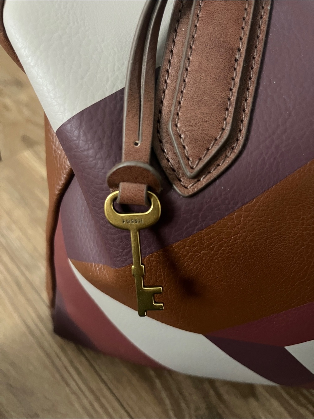 Fossil Sydney Tote in Wine Multi with Signature Key Charm - Picture 4 of 10